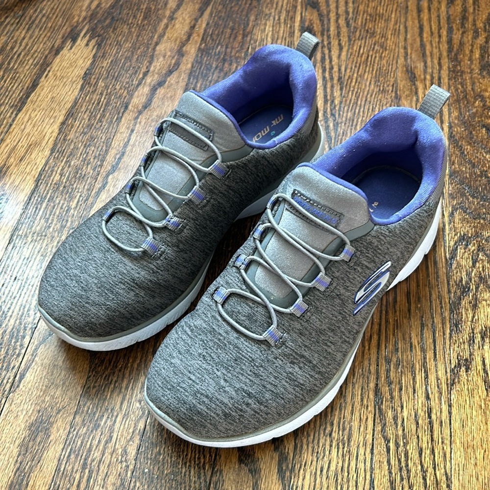 Women’s size 6.5 memory foam slip on sneakers. Excellent condition